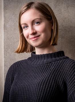 Sophie Headshot